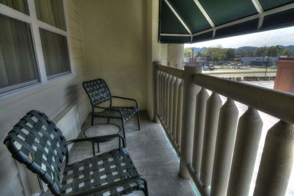 At Five Oaks Pigeon Forge - Hotel