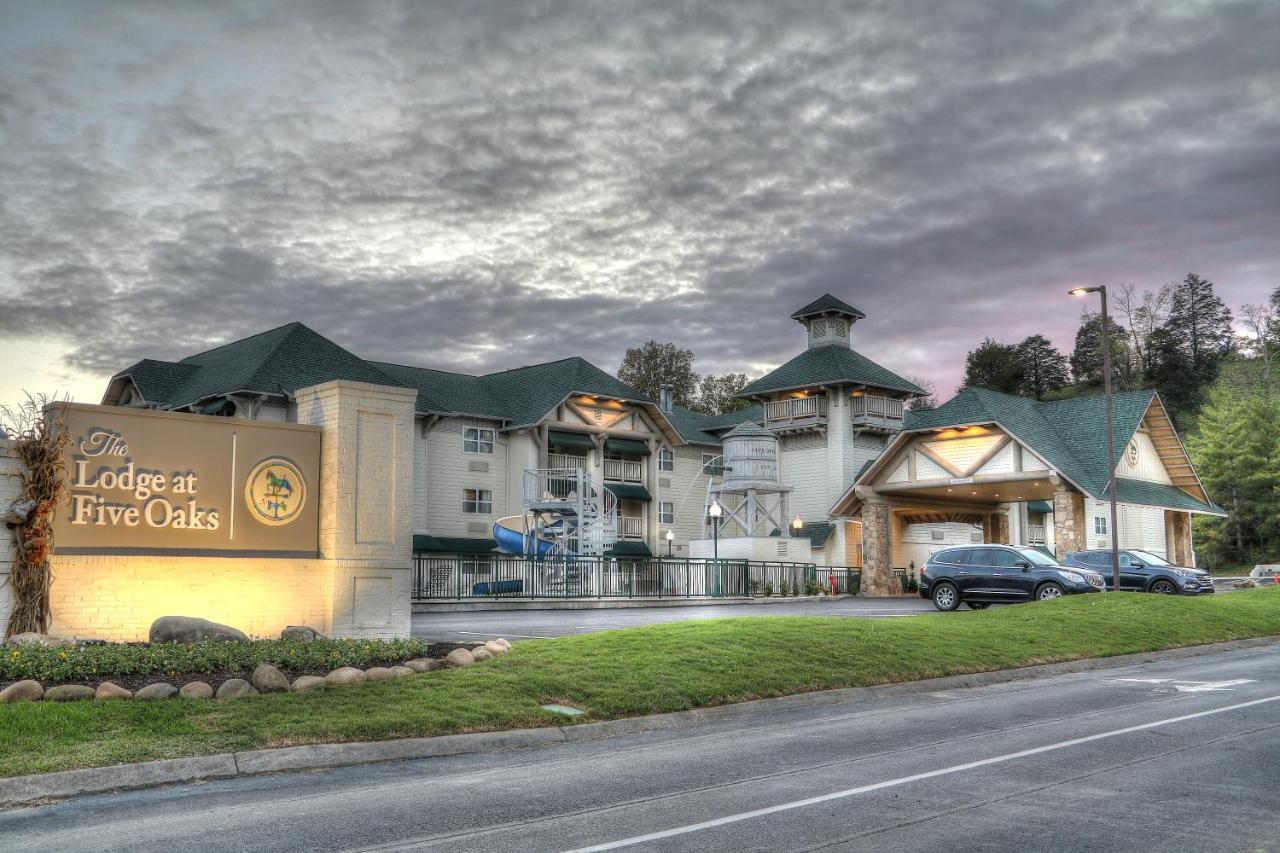 At Five Oaks Pigeon Forge - Hotel